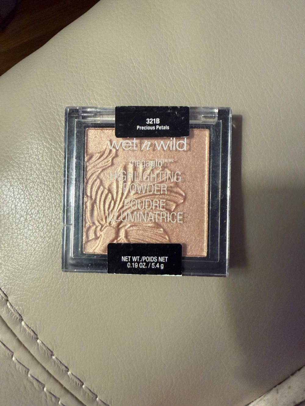 wet n wild Precious Petals Highlighting Powder - Champagne Bronze
